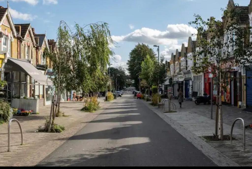 The Leyton Oasis Hotel London Bagian luar foto